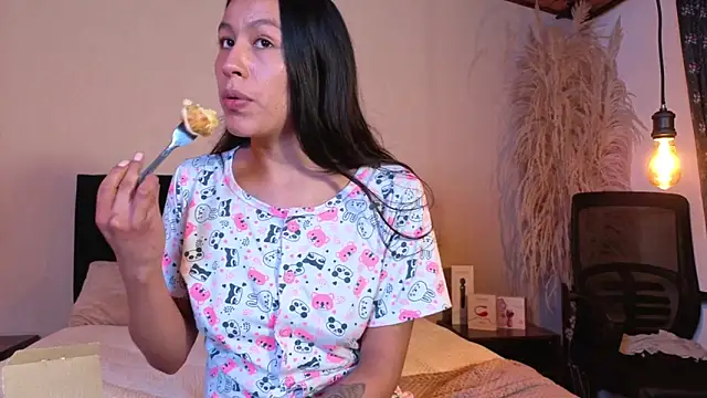 Snapshot of EmiGomez_ chatting on 03.22.26 EmiGomez online show from 03.22.26