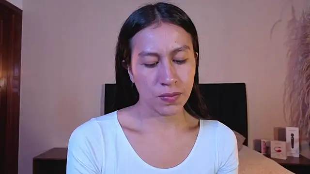 Snapshot of EmiGomez_ chatting on 03.26.26 EmiGomez online show from 03.26.26