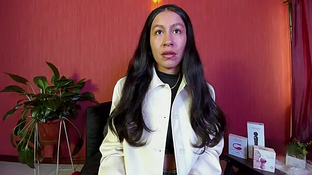 Snapshot of EmiGomez_ chatting on 04.06.26 EmiGomez online show from 04.06.26