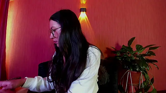 Snapshot of EmiGomez_ chatting on 04.08.26 EmiGomez online show from 04.08.26