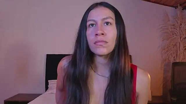Snapshot of EmiGomez_ chatting on 04.19.26 EmiGomez online show from 04.19.26