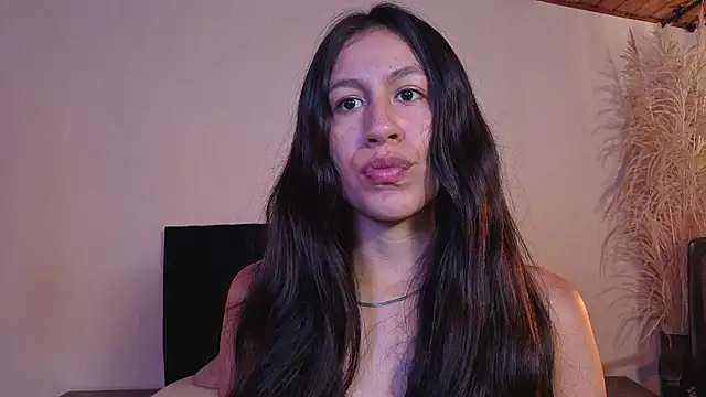 Snapshot of EmiGomez_ chatting on 04.30.26 EmiGomez online show from 04.30.26