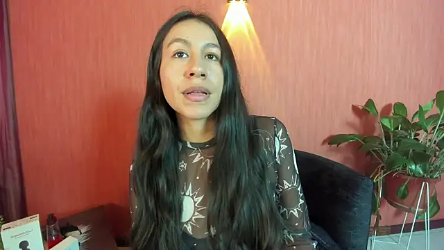 Snapshot of EmiGomez_ chatting on 05.11.26 EmiGomez online show from 05.11.26