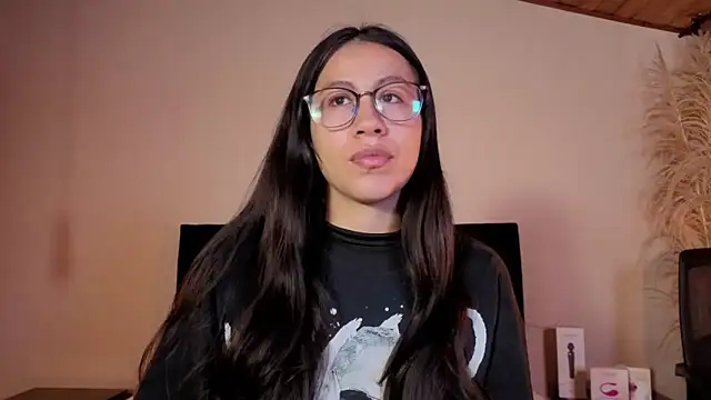 Snapshot of EmiGomez_ chatting on 05.29.26 EmiGomez online show from 05.29.26