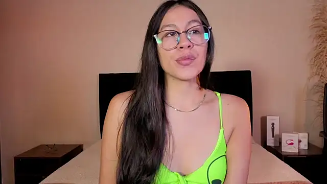 Snapshot of EmiGomez_ chatting on 05.30.26 EmiGomez online show from 05.30.26