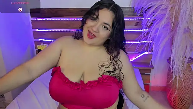 Snapshot of nadine_russo chatting on 02.27.26 nadine russo online show from 02.27.26