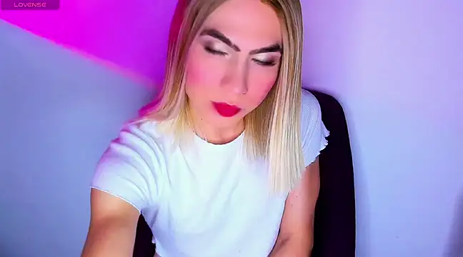 Snapshot of saskya chatting on 02.05.25 saskya online show from 02.05.25