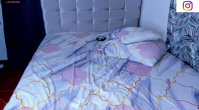 Snapshot of saskya chatting on 03.08.25 saskya online show from 03.08.25