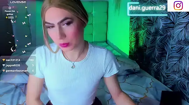 Snapshot of saskya chatting on 03.13.25 saskya online show from 03.13.25