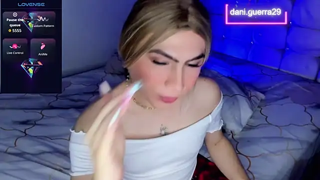 Snapshot of saskya chatting on 10.07.25 saskya online show from 10.07.25