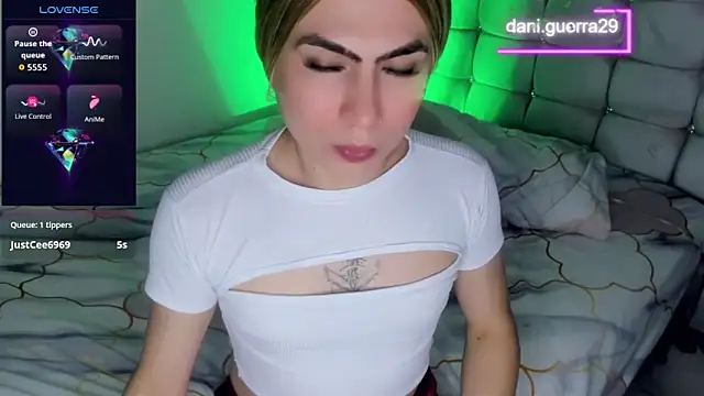 Snapshot of saskya chatting on 10.09.25 saskya online show from 10.09.25