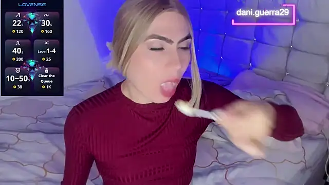 Snapshot of saskya chatting on 10.13.25 saskya online show from 10.13.25