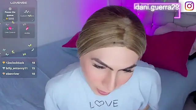 Snapshot of saskya chatting on 10.19.25 saskya online show from 10.19.25