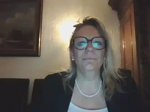 Snapshot of Silkesquirt chatting on 12.10.24 Silkesquirt online show from 12.10.24