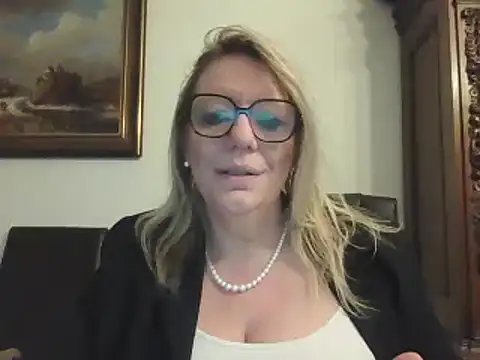 Snapshot of Silkesquirt chatting on 12.10.24 Silkesquirt online show from 12.10.24