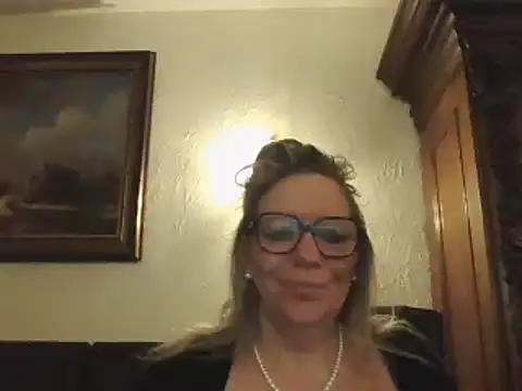 Snapshot of Silkesquirt chatting on 12.11.24 Silkesquirt online show from 12.11.24