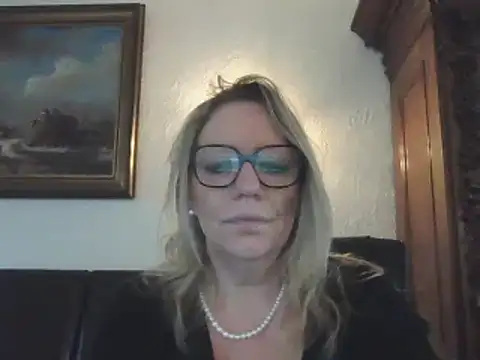 Snapshot of Silkesquirt chatting on 12.11.24 Silkesquirt online show from 12.11.24