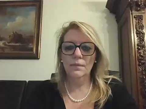 Snapshot of Silkesquirt chatting on 12.12.24 Silkesquirt online show from 12.12.24