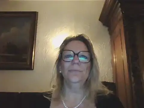 Snapshot of Silkesquirt chatting on 12.13.24 Silkesquirt online show from 12.13.24