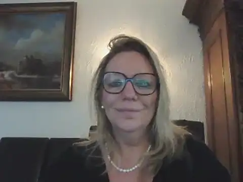 Snapshot of Silkesquirt chatting on 12.13.24 Silkesquirt online show from 12.13.24