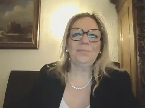 Snapshot of Silkesquirt chatting on 12.19.24 Silkesquirt online show from 12.19.24