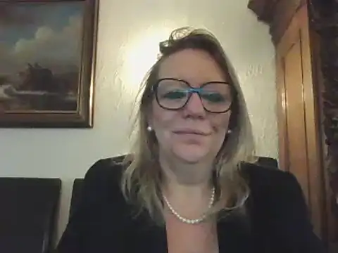 Snapshot of Silkesquirt chatting on 12.20.24 Silkesquirt online show from 12.20.24