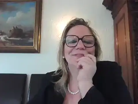 Snapshot of Silkesquirt chatting on 12.20.24 Silkesquirt online show from 12.20.24