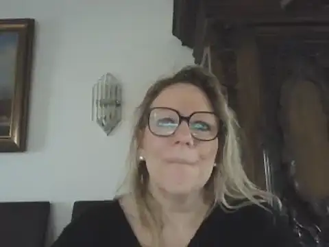 Snapshot of Silkesquirt chatting on 01.06.25 Silkesquirt online show from 01.06.25