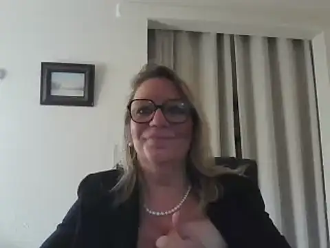 Snapshot of Silkesquirt chatting on 01.10.25 Silkesquirt online show from 01.10.25