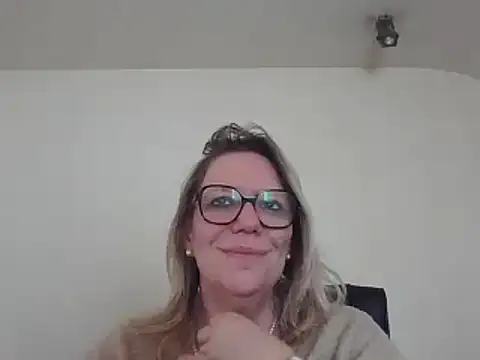 Snapshot of Silkesquirt chatting on 01.12.25 Silkesquirt online show from 01.12.25