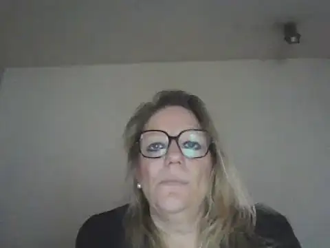 Snapshot of Silkesquirt chatting on 01.18.25 Silkesquirt online show from 01.18.25