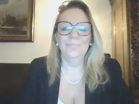 Snapshot of Silkesquirt chatting on 01.24.25 Silkesquirt online show from 01.24.25