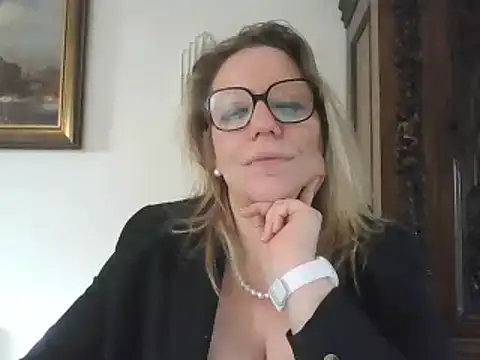 Snapshot of Silkesquirt chatting on 02.05.25 Silkesquirt online show from 02.05.25