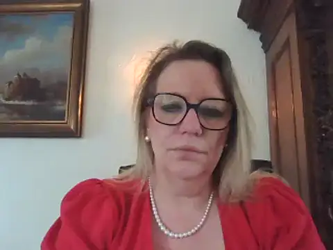 Snapshot of Silkesquirt chatting on 02.12.25 Silkesquirt online show from 02.12.25