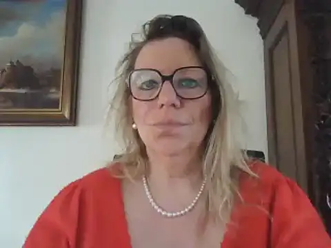 Snapshot of Silkesquirt chatting on 02.14.25 Silkesquirt online show from 02.14.25