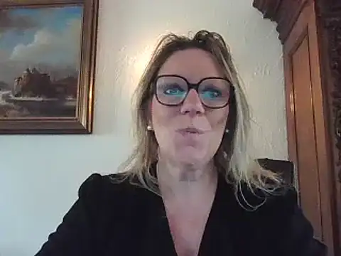 Snapshot of Silkesquirt chatting on 02.17.25 Silkesquirt online show from 02.17.25