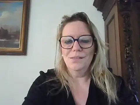 Snapshot of Silkesquirt chatting on 02.17.25 Silkesquirt online show from 02.17.25