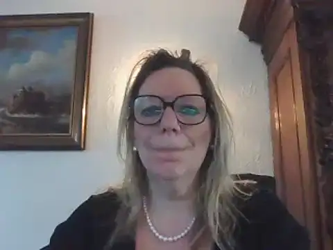 Snapshot of Silkesquirt chatting on 02.18.25 Silkesquirt online show from 02.18.25