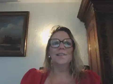 Snapshot of Silkesquirt chatting on 02.25.25 Silkesquirt online show from 02.25.25