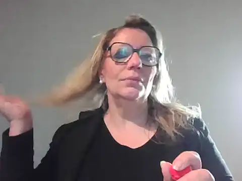 Snapshot of Silkesquirt chatting on 03.06.25 Silkesquirt online show from 03.06.25