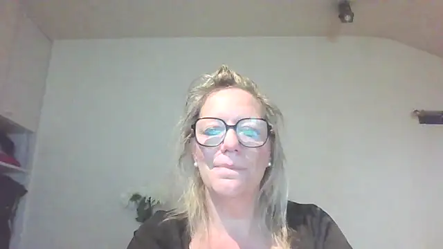 Snapshot of Silkesquirt chatting on 09.09.25 Silkesquirt online show from 09.09.25