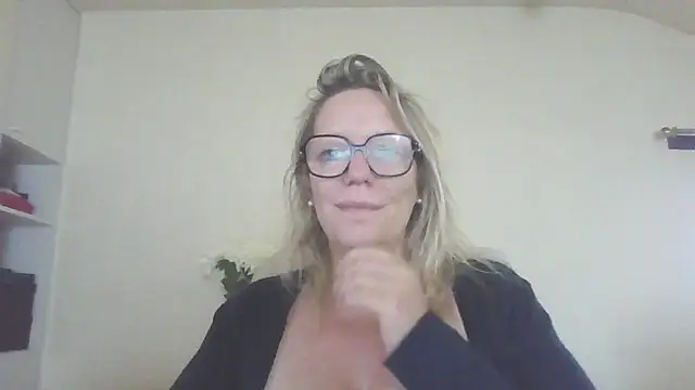 Snapshot of Silkesquirt chatting on 09.21.25 Silkesquirt online show from 09.21.25