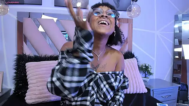 Elith noa online show from 03.13.25