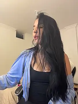 Snapshot of _miaquevedo_ chatting on 04.28.26 miaquevedo online show from 04.28.26
