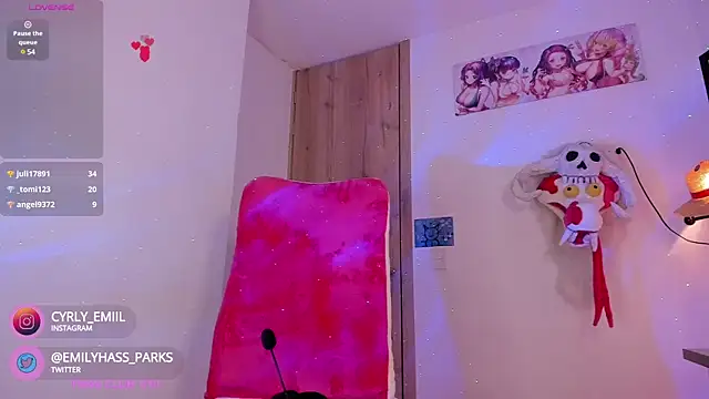 Snapshot of Angels_Emily chatting on 01.04.25 Angels Emily online show from 01.04.25