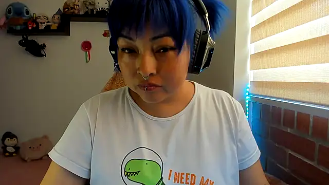 Shaddycute  online show from 10.19.25