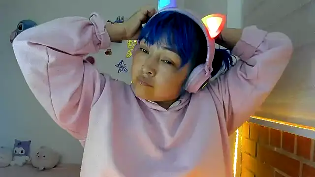 Shaddycute  online show from 10.26.25