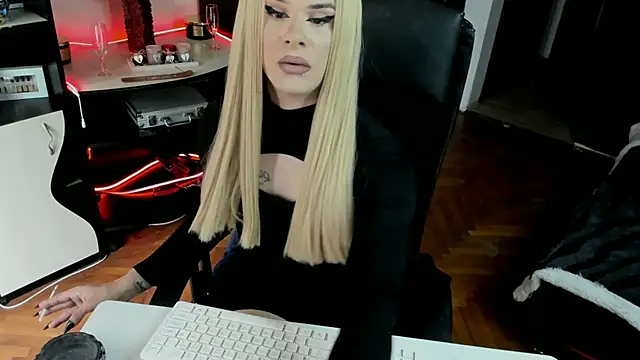 EvelynLexy online show from 11.14.25