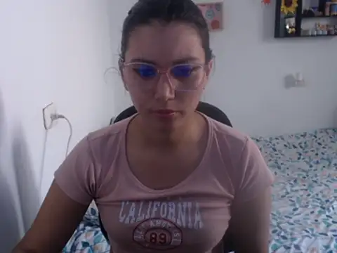 Snapshot of HannaKlein chatting on 12.20.24 HannaKlein online show from 12.20.24