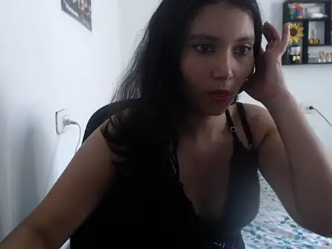 Snapshot of HannaKlein chatting on 02.27.25 HannaKlein online show from 02.27.25